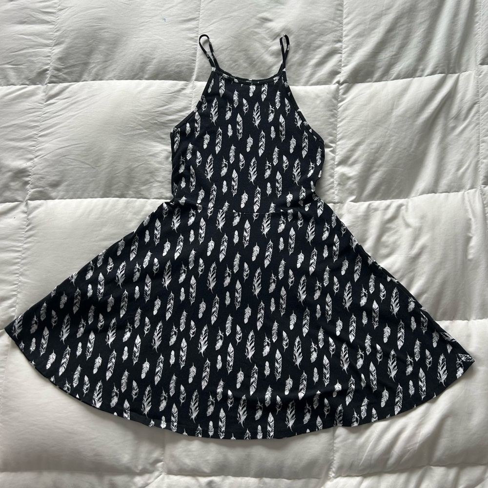Divided Black & White Racer Neck Sleeveless Feather Pattern Dress Women’s XS